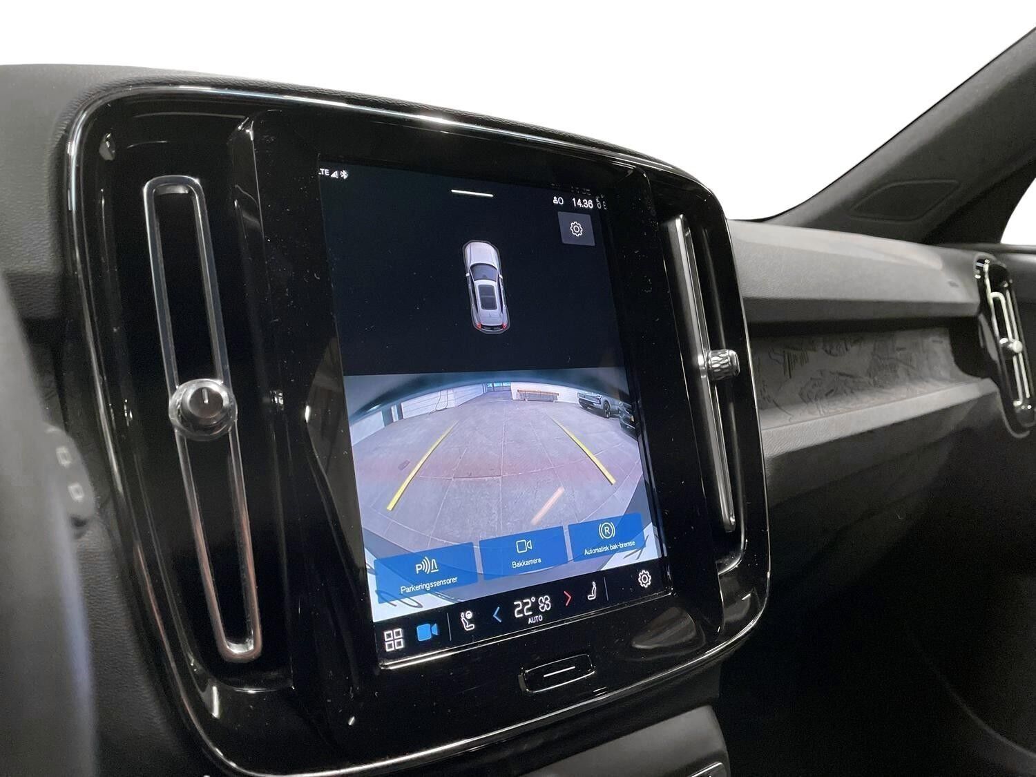 Blå Volvo XC40 fra 2022