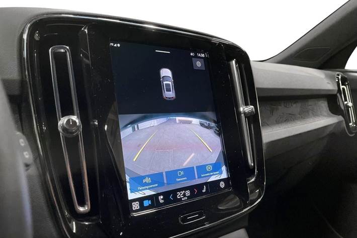 Blå Volvo XC40 fra 2022