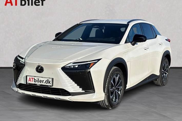 Hvid Lexus RZ fra 2025 set udefra