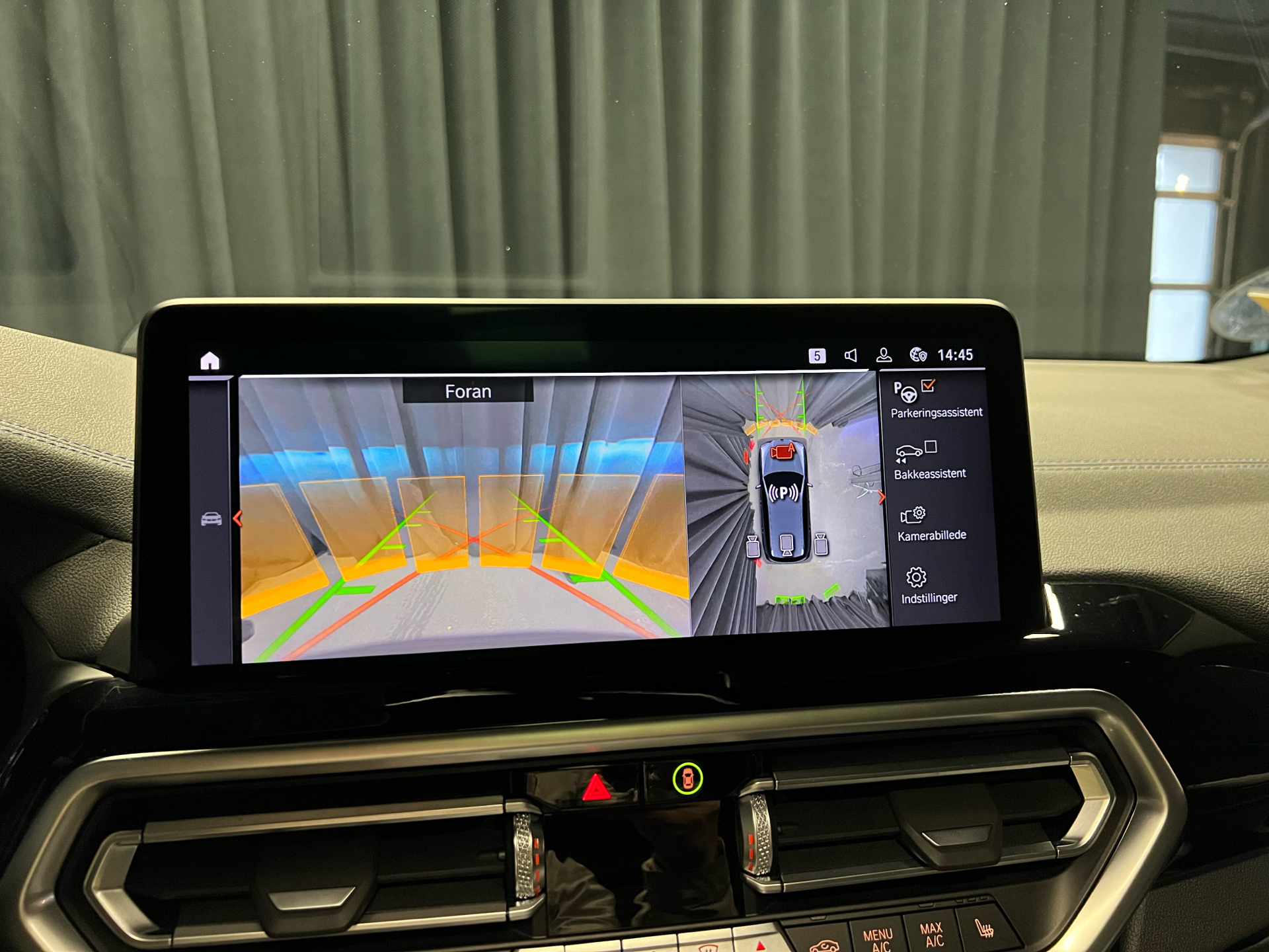 Grå BMW iX3 fra 2023