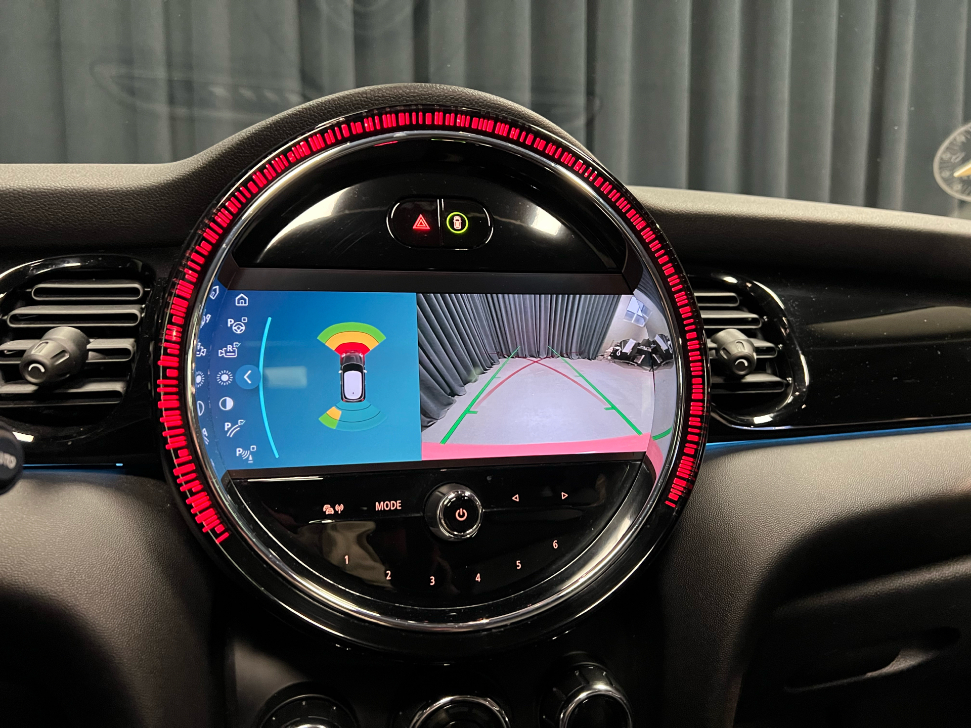 Rød Mini Cooper fra 2022