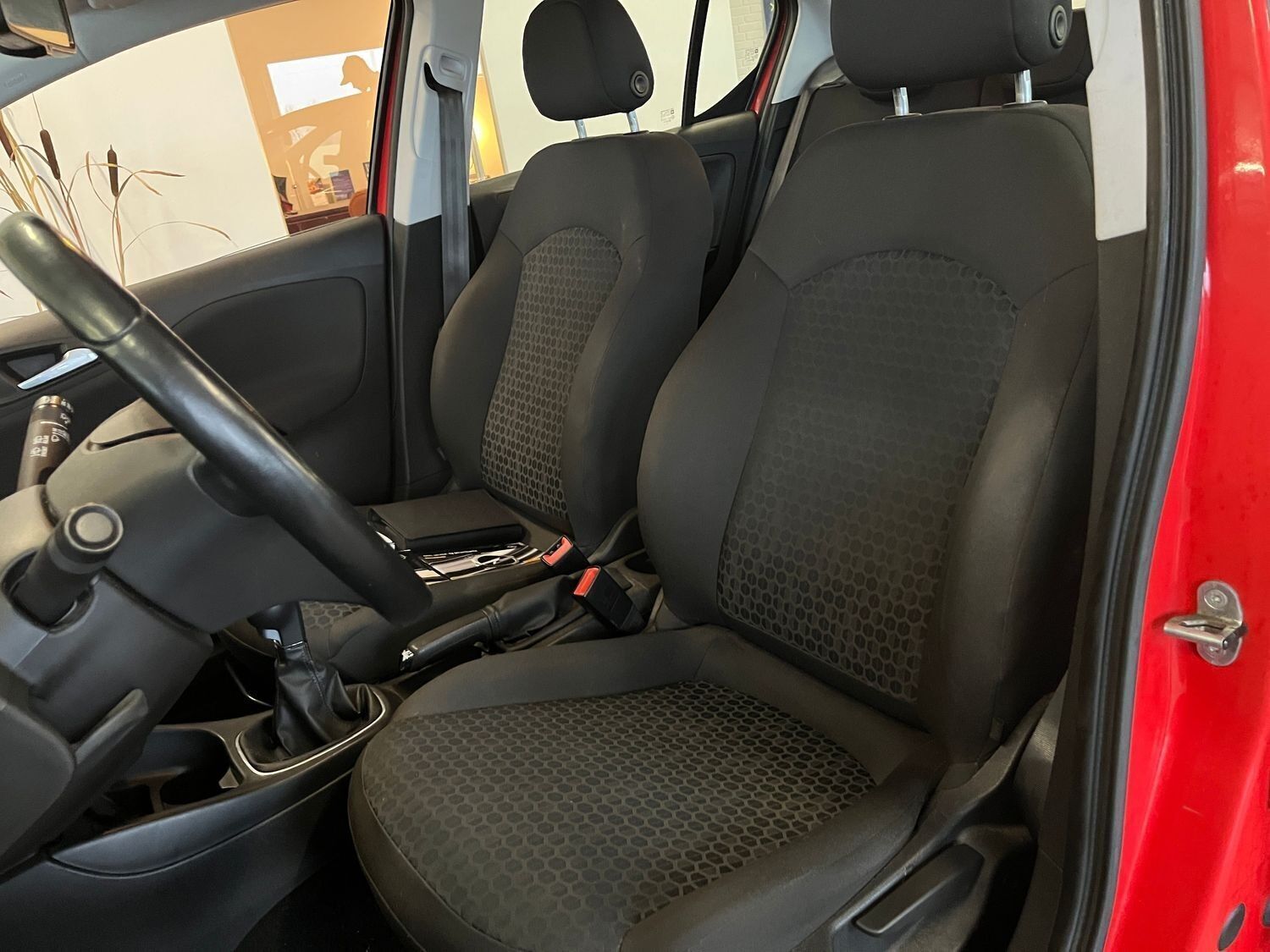 Rød Opel Corsa fra 2015