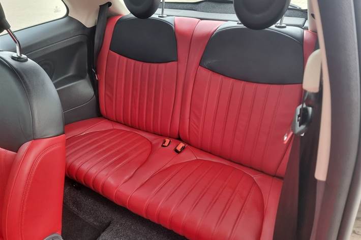 Sort Fiat 500 fra 2013