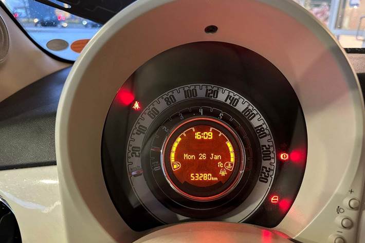 Hvid Fiat 500 fra 2015