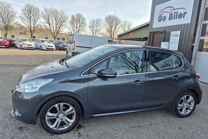 Grøn Peugeot 208 fra 2012