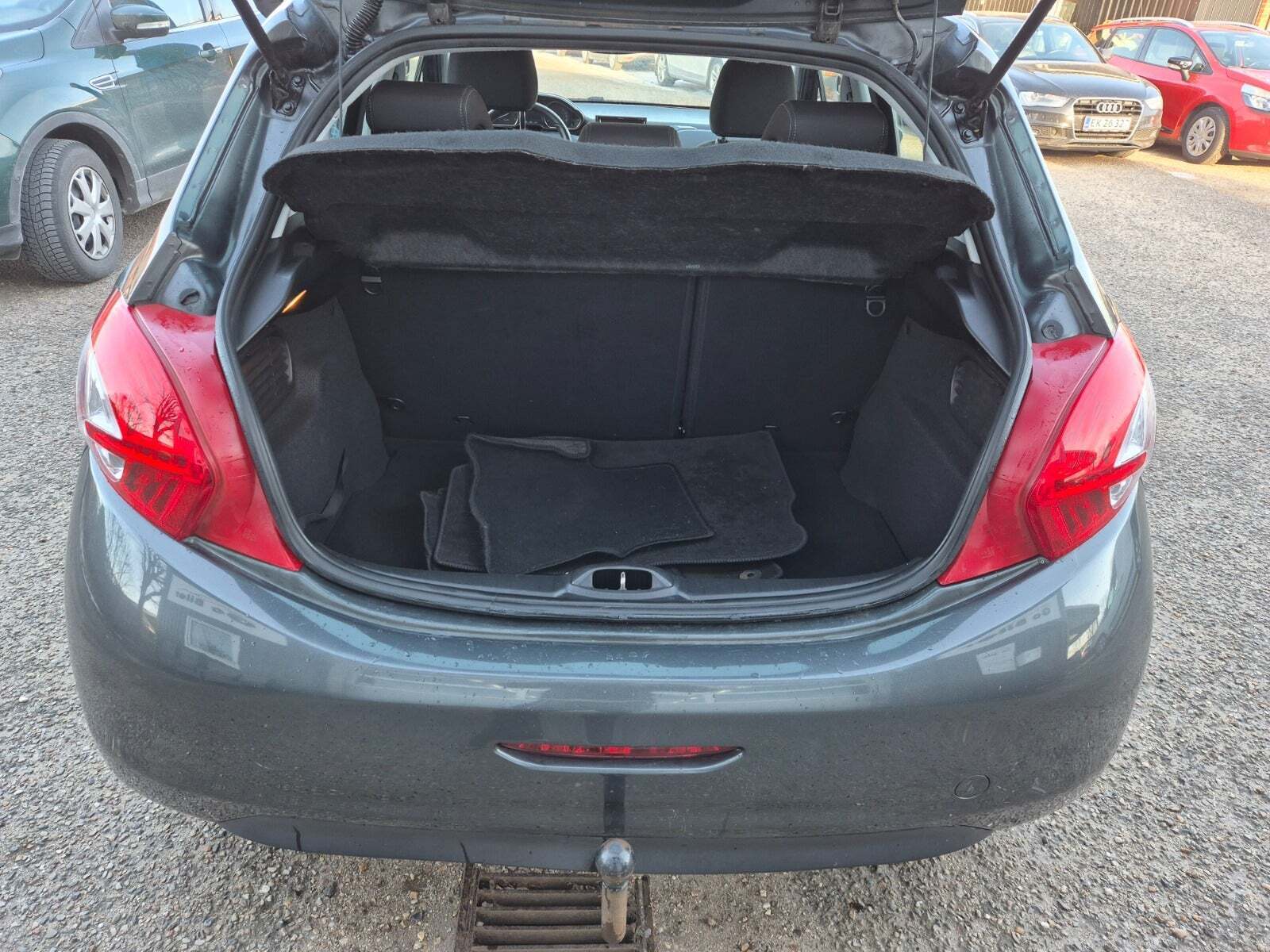 Grøn Peugeot 208 fra 2012