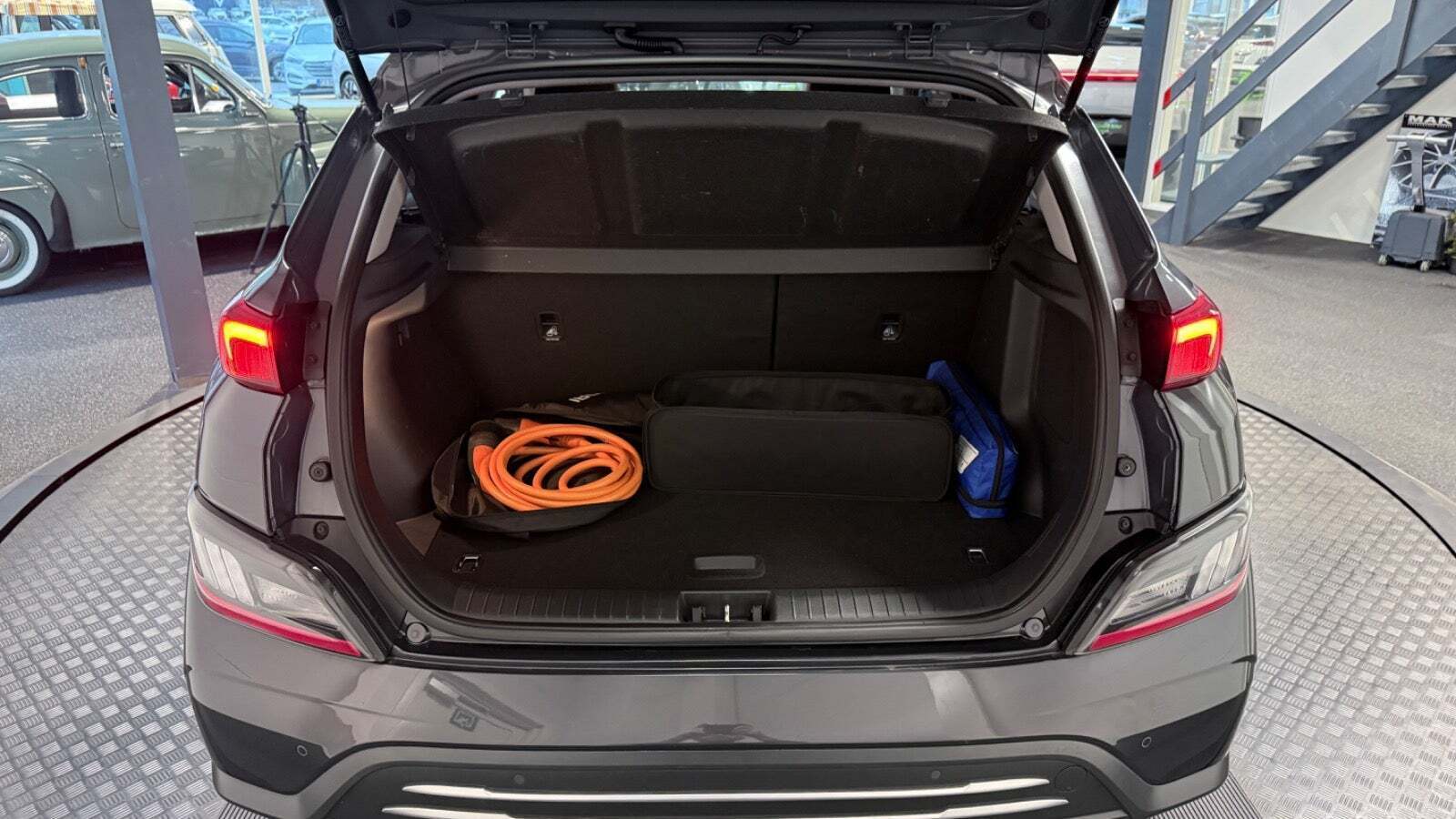 Grå Hyundai Kona fra 2022