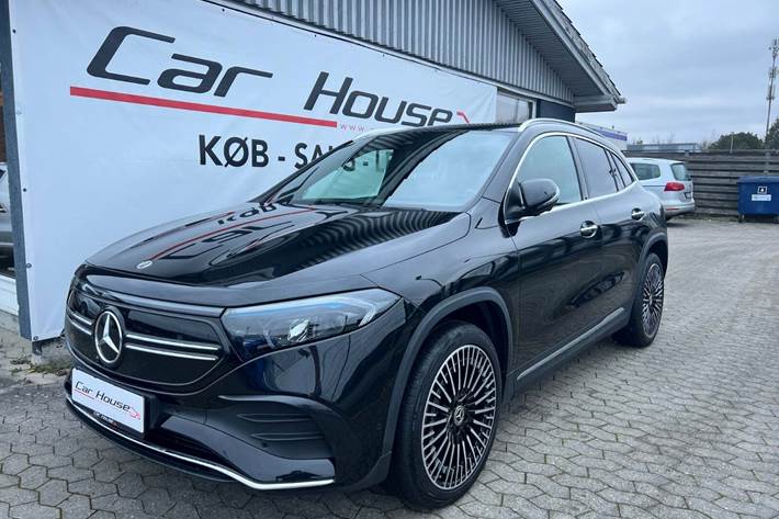 Sort Mercedes EQA250 fra 2023 set udefra