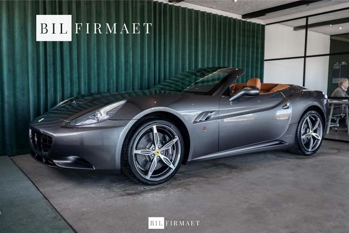 Grå Ferrari California 30 fra 2013 set udefra
