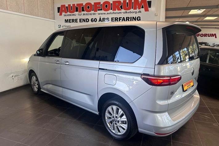 Grå VW Multivan fra 2023