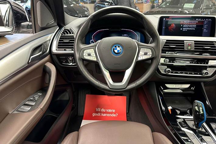 Hvid BMW iX3 fra 2021