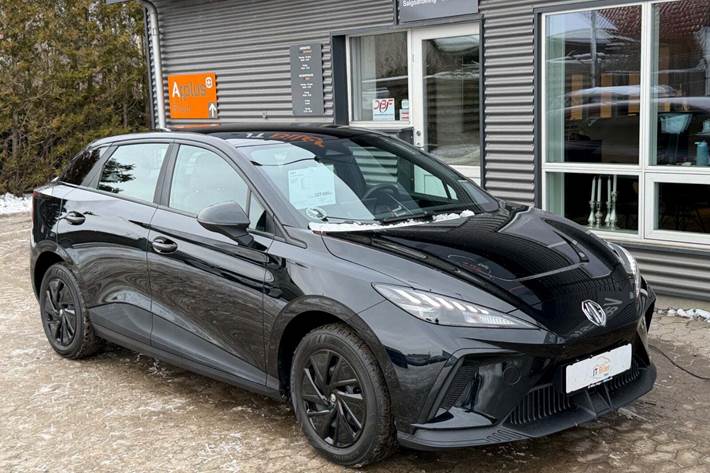 Sort MG 4 fra 2023 set udefra