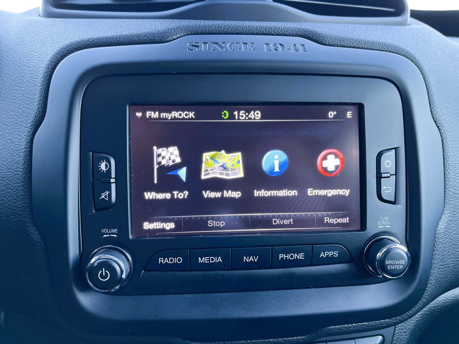 Grå Jeep Renegade fra 2017