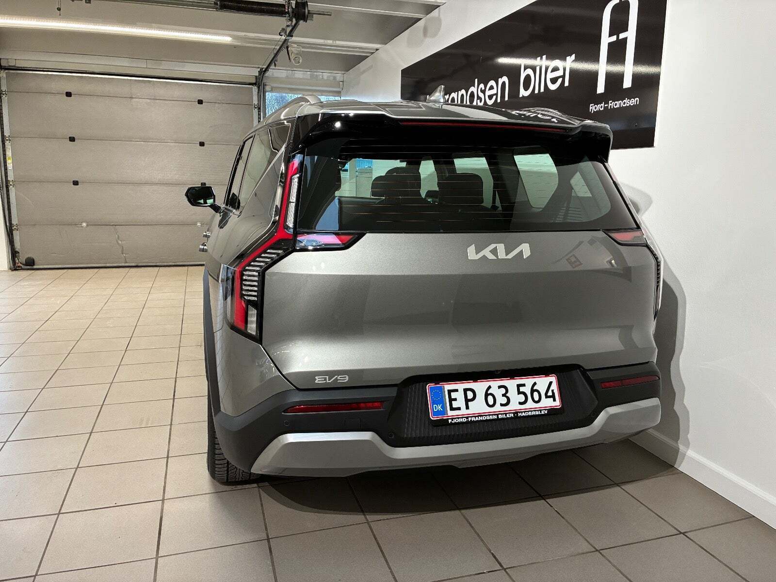 Kia EV9 76 Standard Range Upgrade RWD 7prs