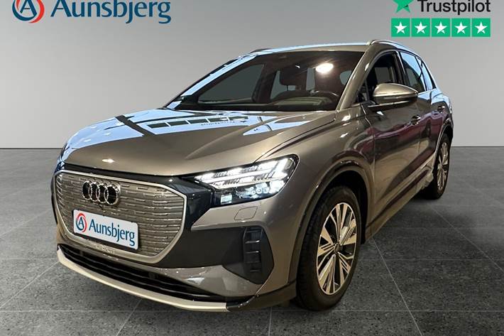 Grå Audi Q4 e-tron fra 2023 set udefra
