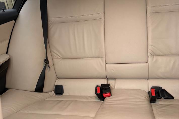 Rød BMW 320d fra 2009