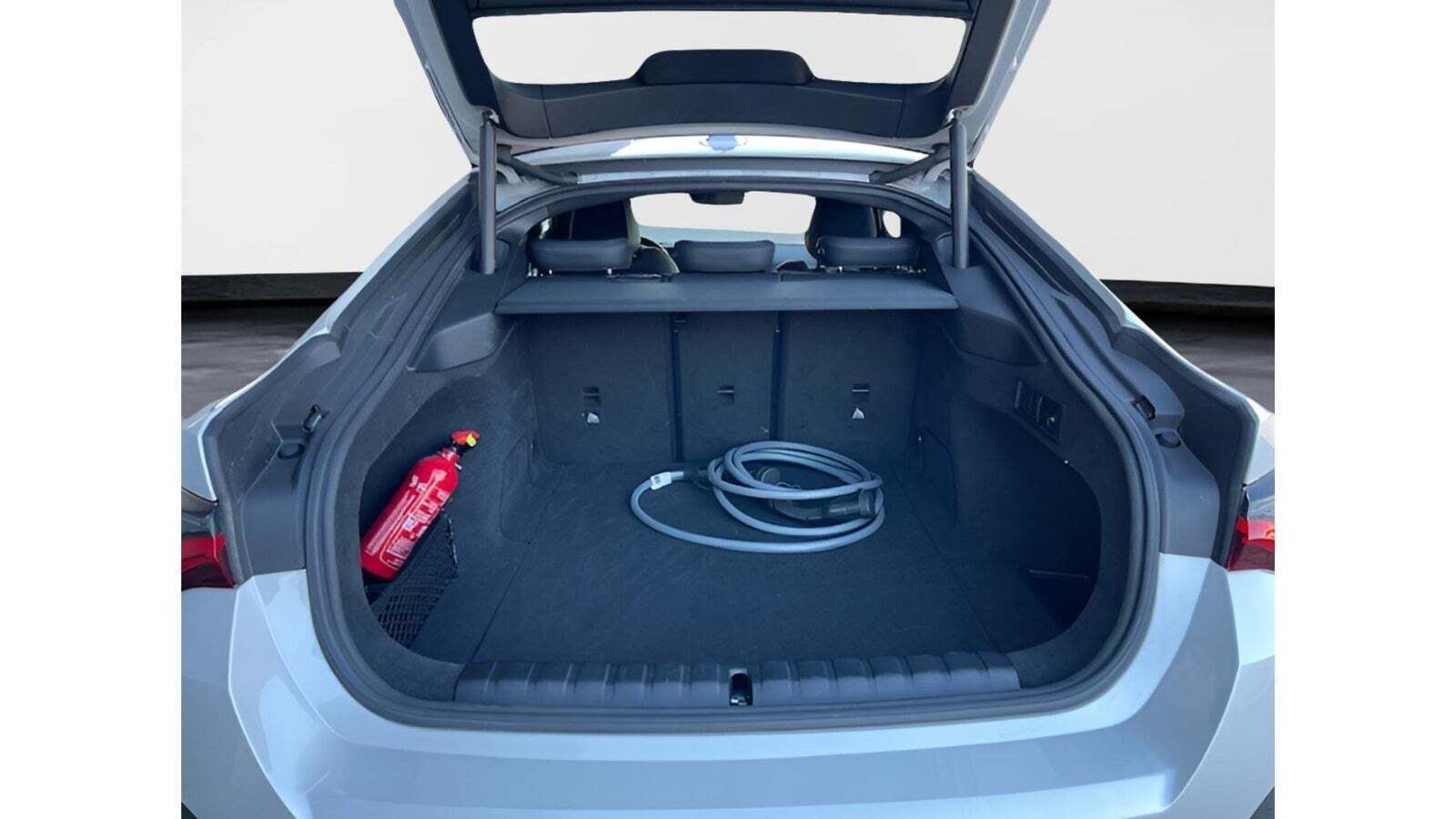 Hvid BMW i4 fra 2024