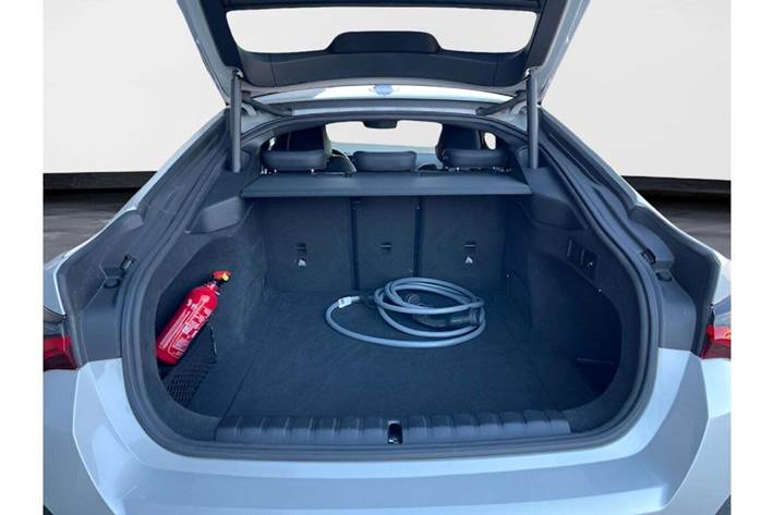 Hvid BMW i4 fra 2024