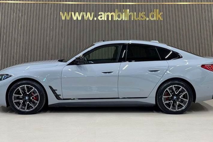 Grå BMW i4 fra 2025
