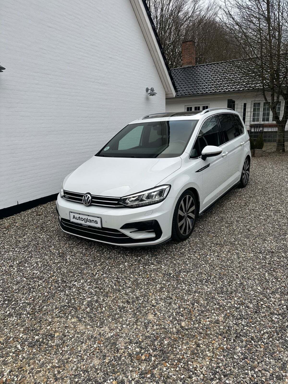 Hvid VW Touran fra 2018