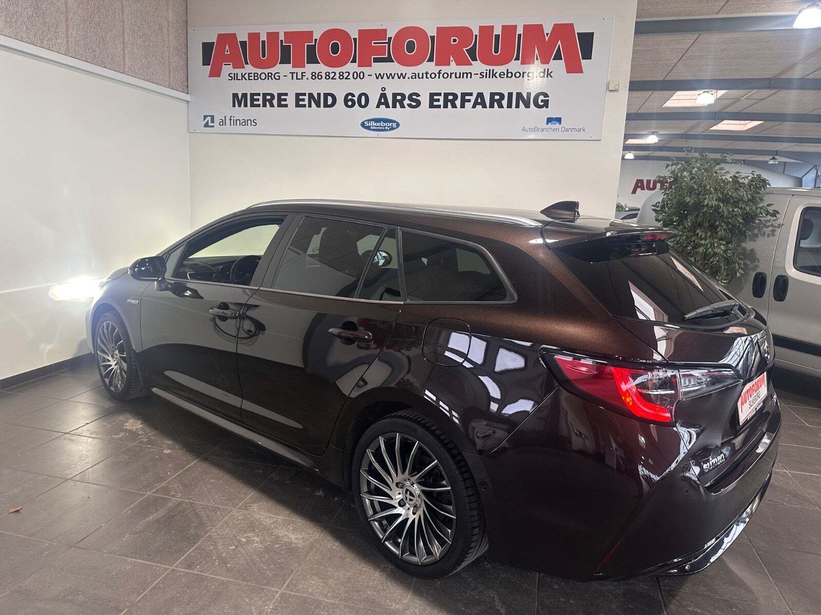 Brun Suzuki Swace fra 2021