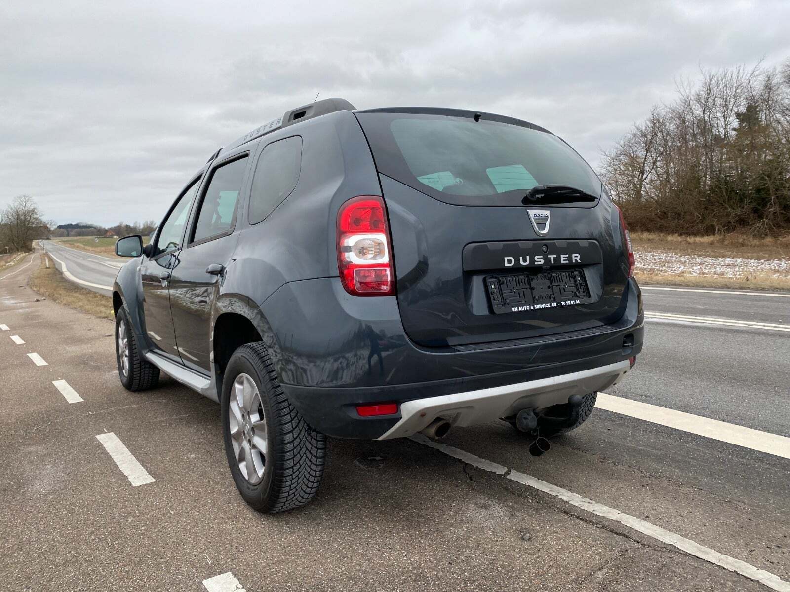 Sort Dacia Duster fra 2014