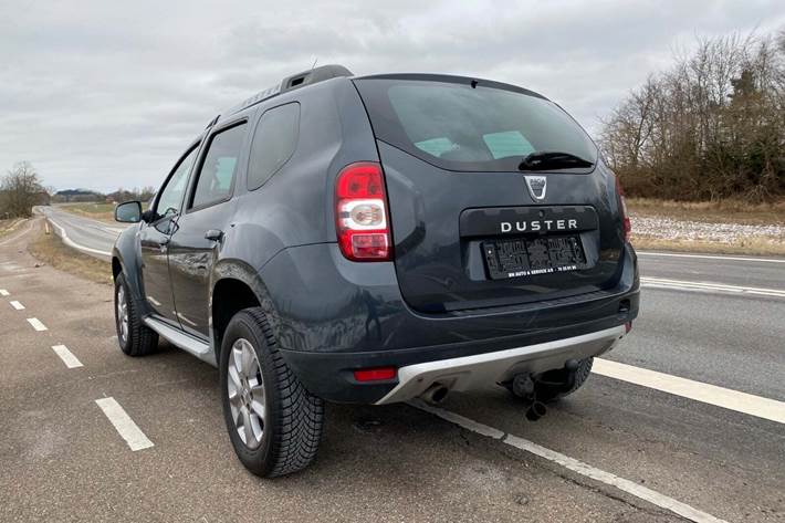 Sort Dacia Duster fra 2014