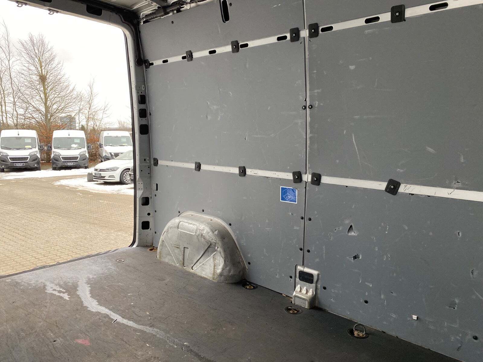 Sølv Mercedes Sprinter 215 fra 2022