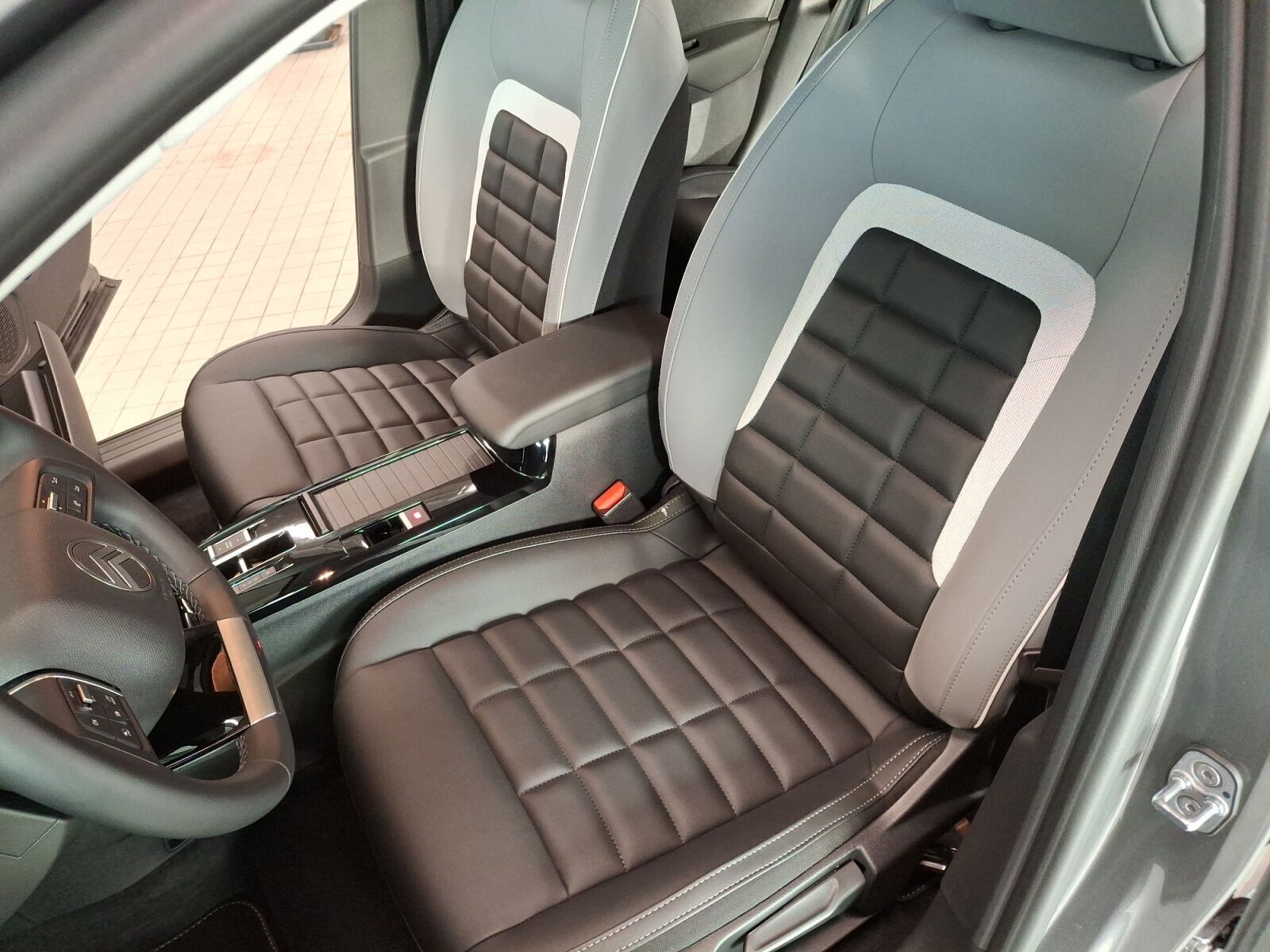 Grå Citroën ë-C4 fra 2025