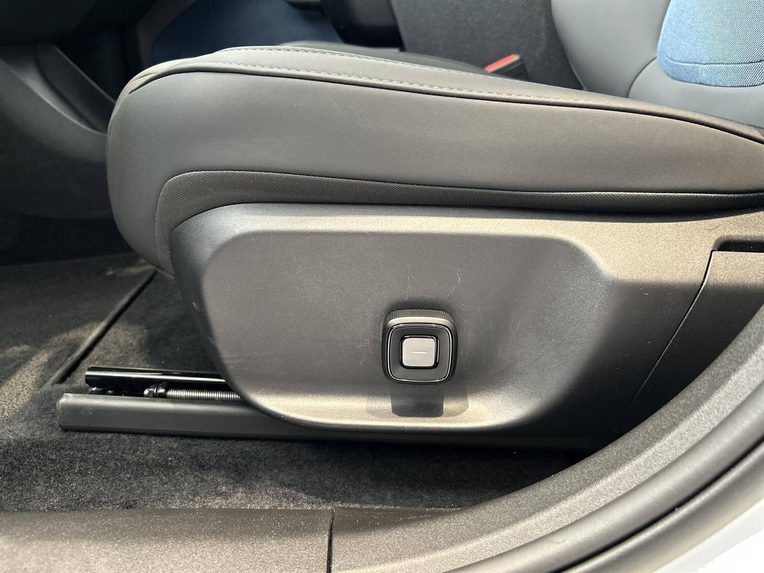 Hvid Volvo EX30 Cross Country Twin Motor fra 2025