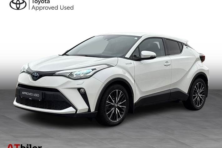 Hvid Toyota C-HR fra 2021 set udefra