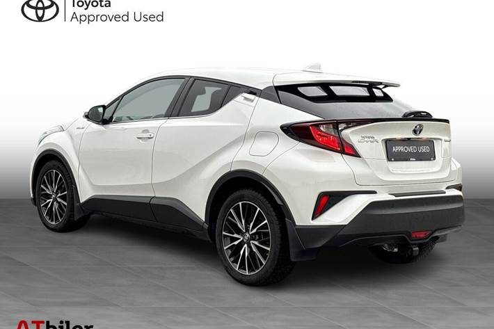 Hvid Toyota C-HR fra 2021