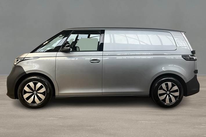 Grå VW ID.Buzz Cargo fra 2024 set udefra