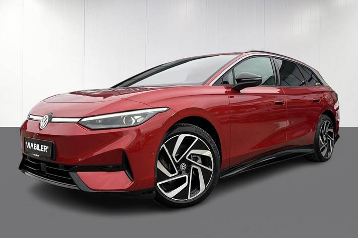 Rød VW ID.7 fra 2025 set udefra