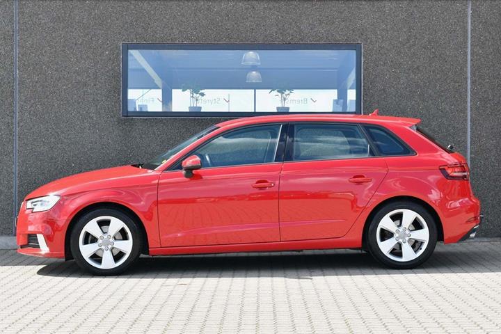 Rød Audi A3 fra 2017