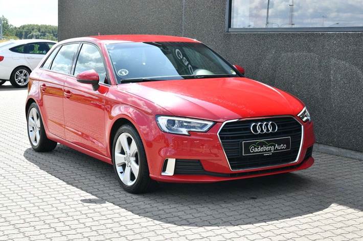 Rød Audi A3 fra 2017