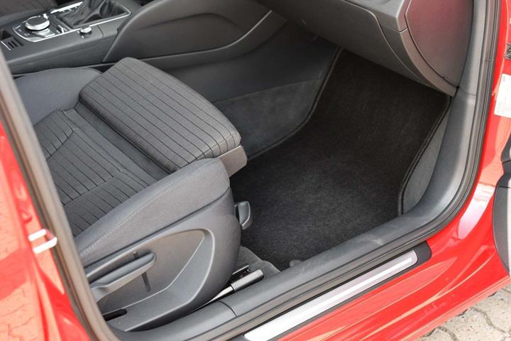 Rød Audi A3 fra 2017