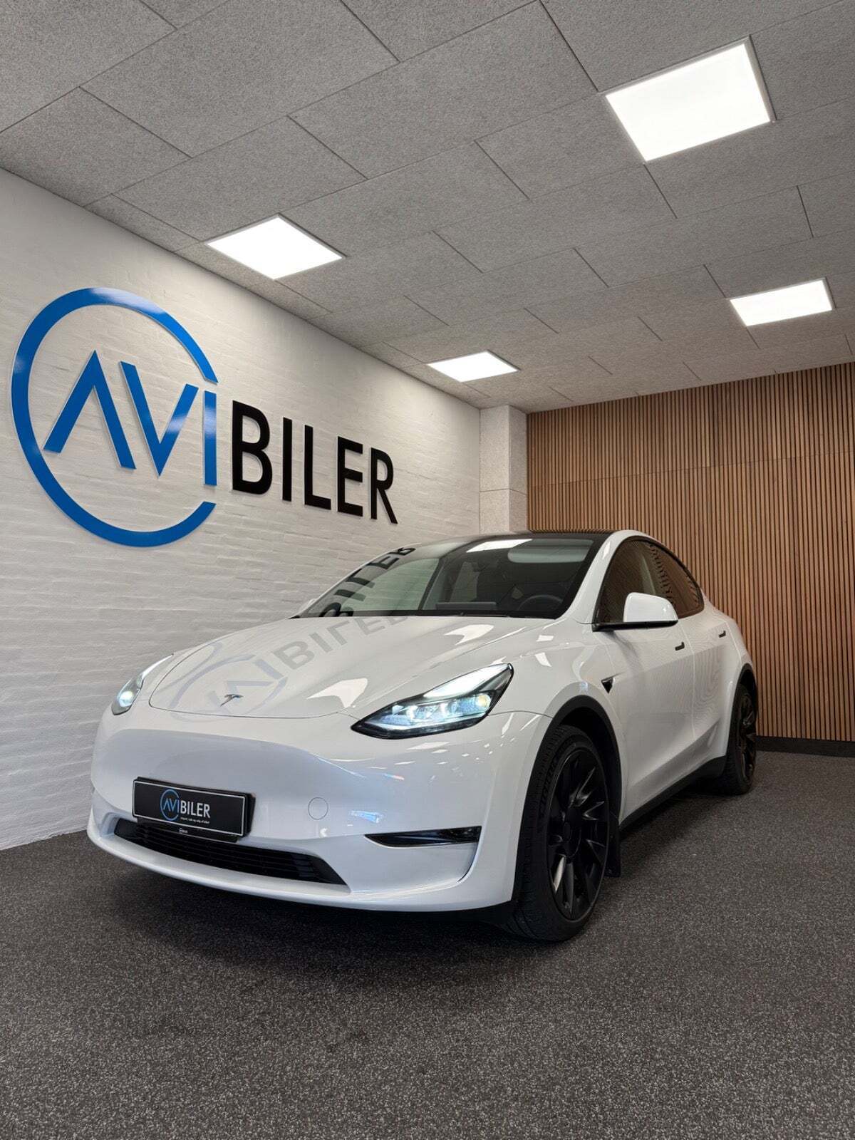 Tesla Model Y Long Range AWD