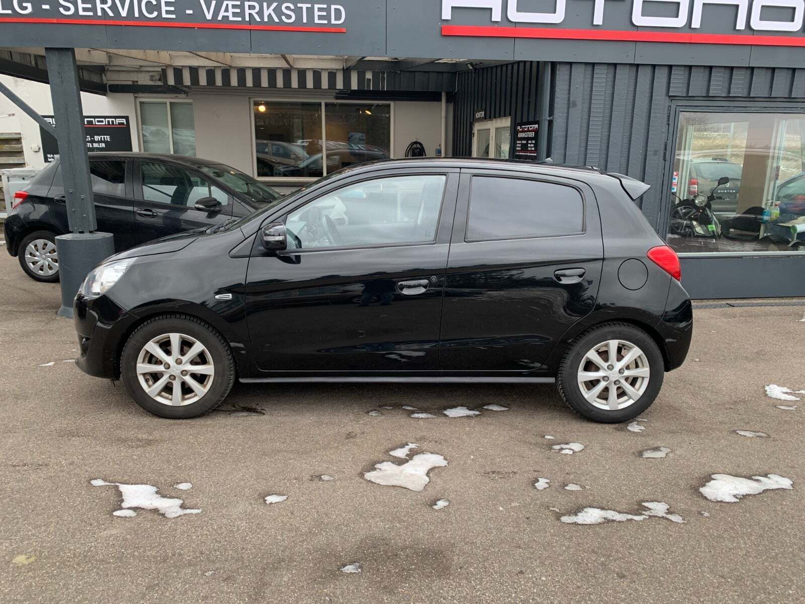 Mitsubishi Space Star 1,2 Black & White