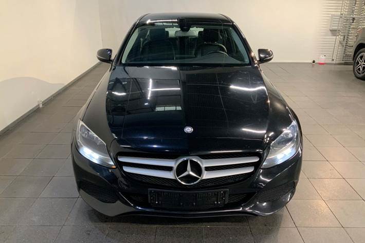 Sort Mercedes C220 d fra 2016