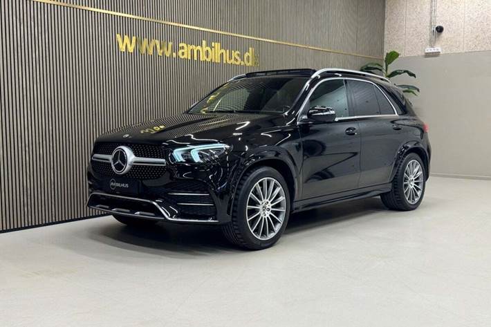 Sort Mercedes GLE350 de fra 2021 set udefra