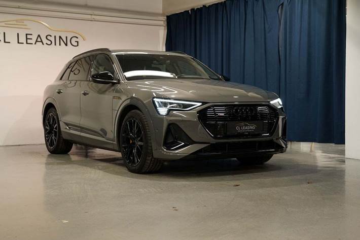 Grå Audi e-tron fra 2022 set udefra