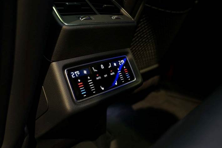 Grå Audi e-tron fra 2022