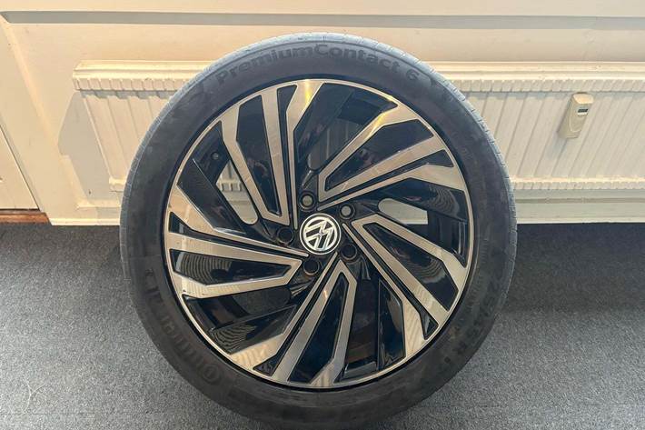 Sort VW Golf VII fra 2017