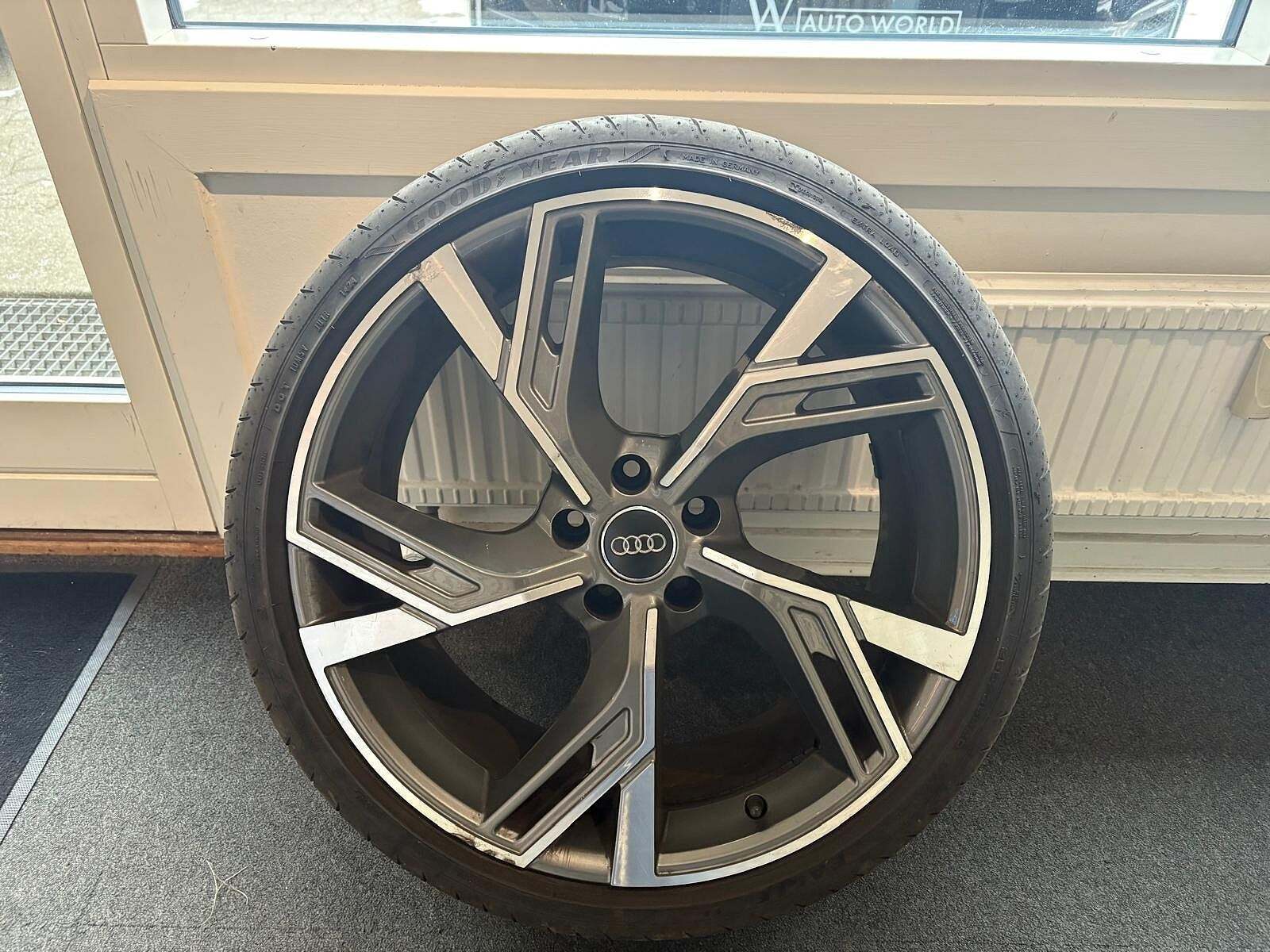 Grå Audi A5 fra 2018