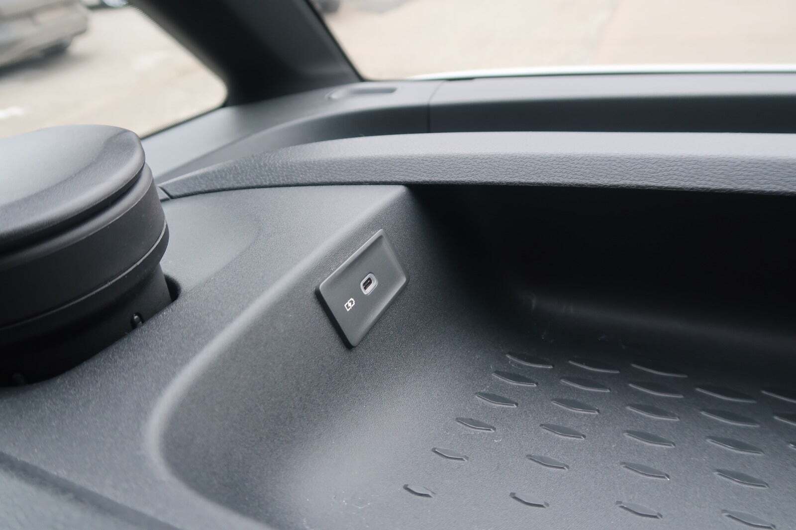 Hvid VW ID.Buzz fra 2024