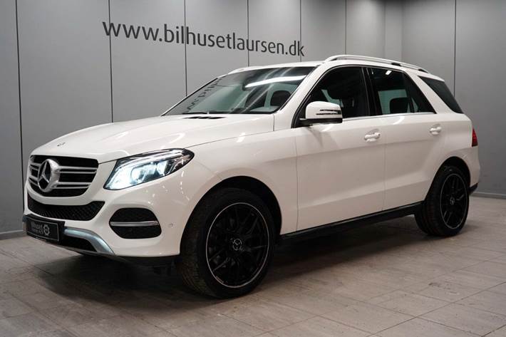 Hvid Mercedes GLE350 d fra 2016 set udefra
