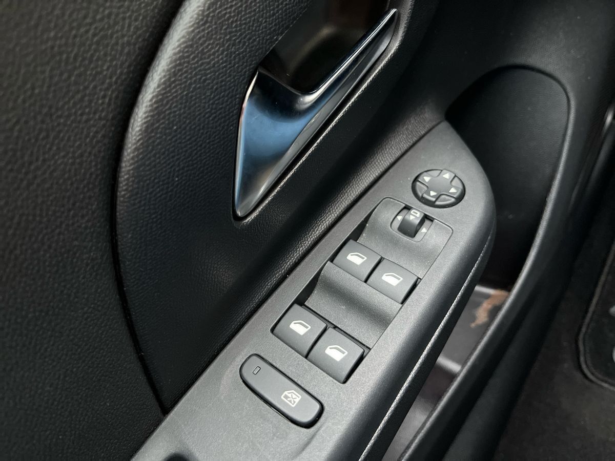 Hvid Opel Corsa-e fra 2023