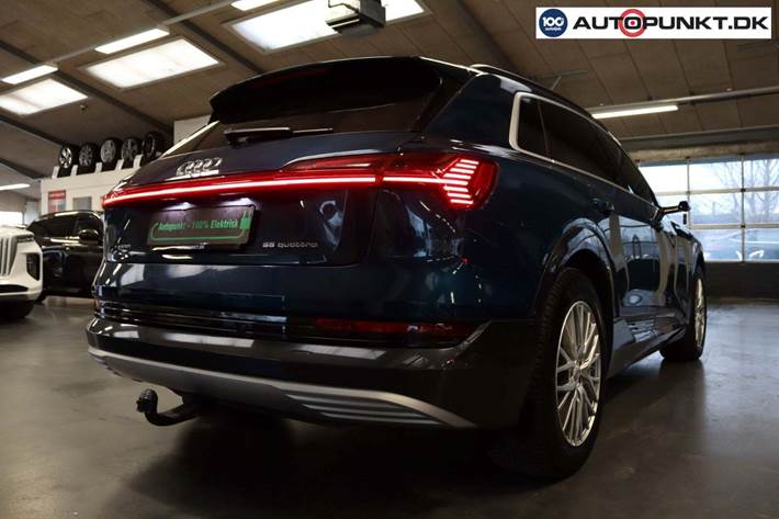 Blå Audi e-tron fra 2020