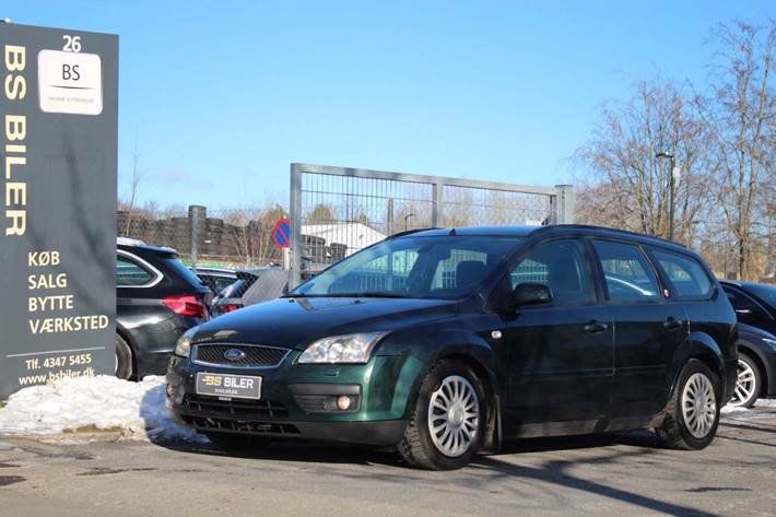 Grøn Ford Focus fra 2005 set udefra